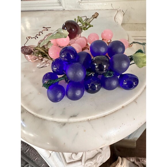 Vintage glass, possibly Murano, grapes 3 clusters: cobalt blue, pink, pink - Picture 2 of 4